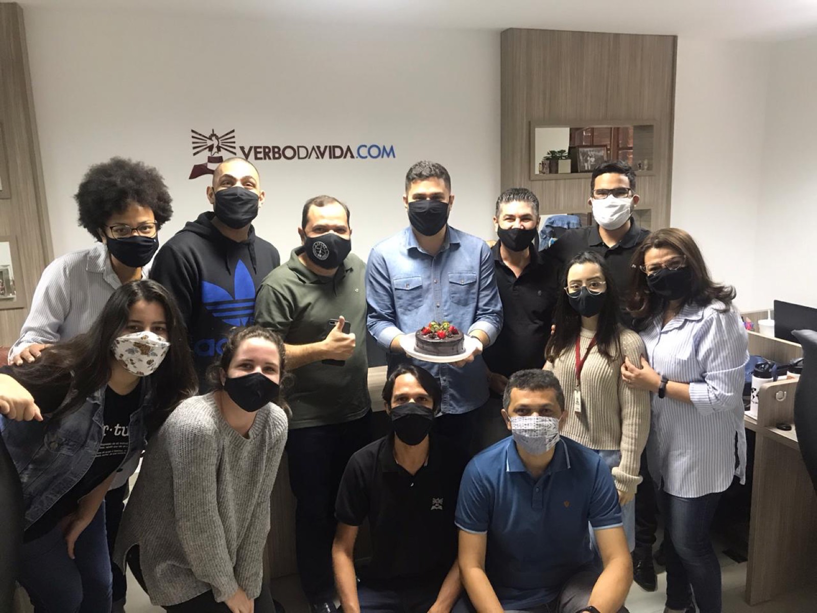 The Verbo da Vida staff team posing together