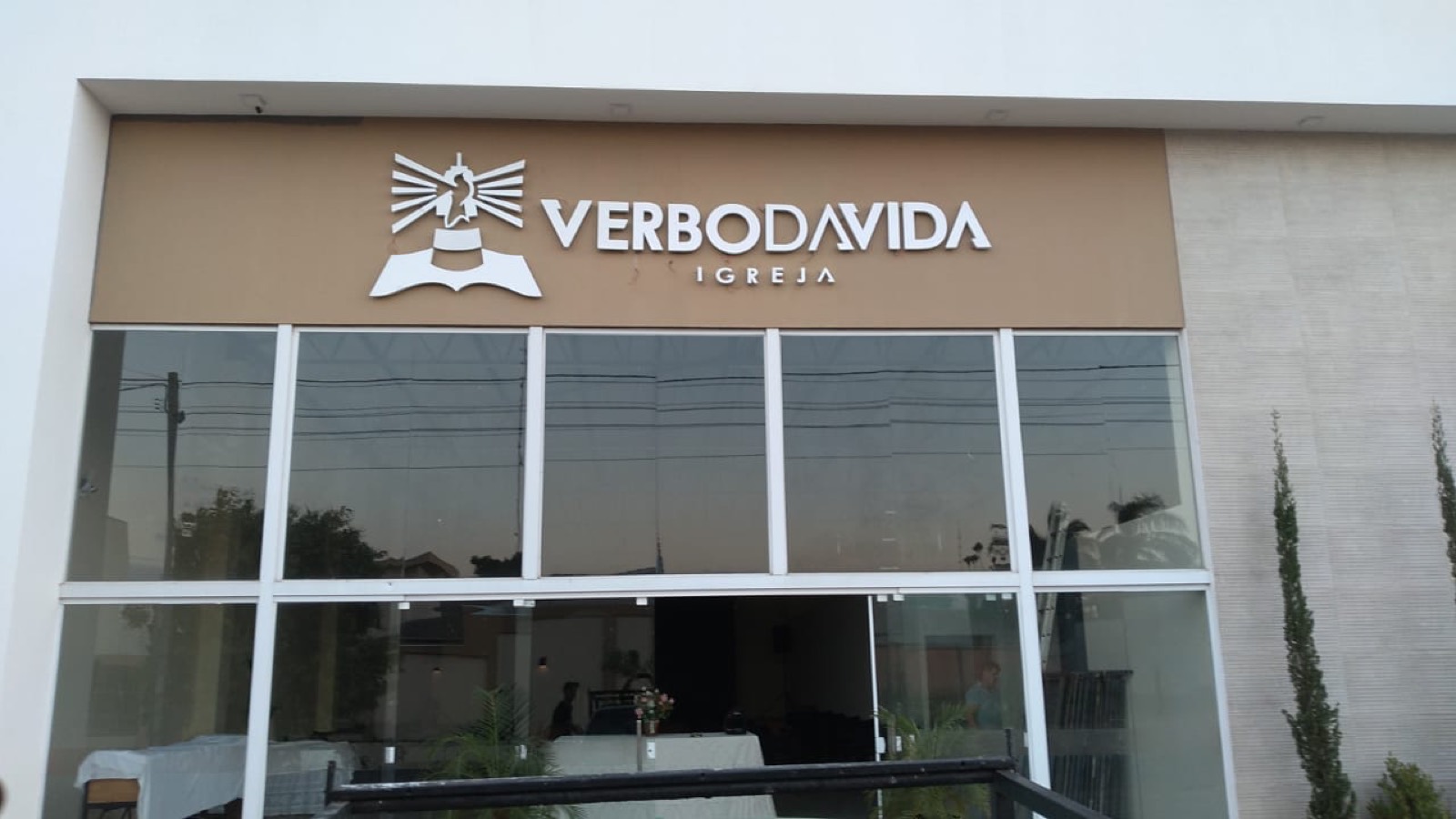 Front of the Verbo da Vida church building